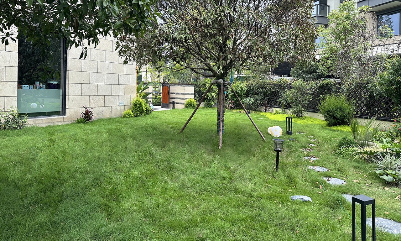 现代化别墅景观石墙干挂场景应用：打造沉浸式户外休闲区